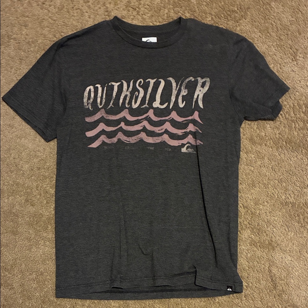 Quiksilver Men’s Charcoal Heather Grey Short-Sleeve Tee Shirt with Pink Wave